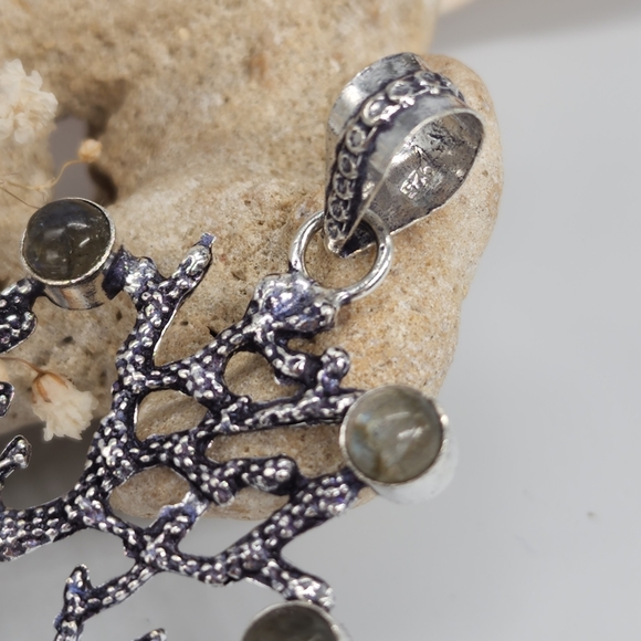 Natural Beautiful Labradorite Stone Silver Pendant - Picture 4 of 6